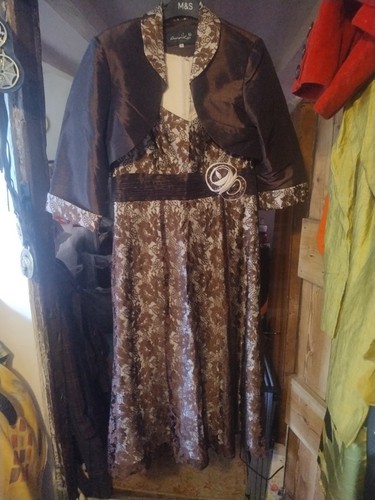 Wedding outfit size brown - size,