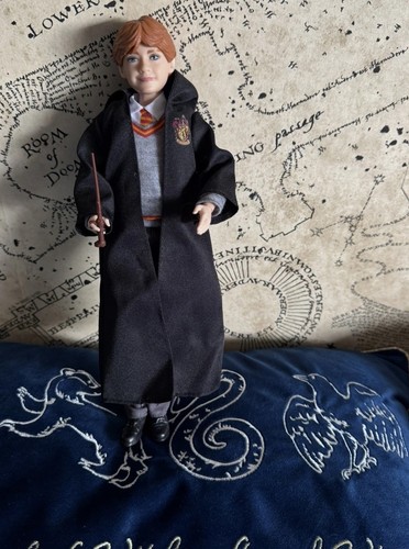 Ron weasley with wand cloak - wand,