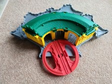 Thomas The Tank Engine. Engine shed  & turntable. VGC. Boxed & ready for Xmas