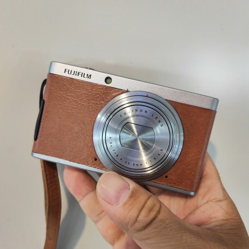 Fujifilm xf1 brown - xf1, brown-f1.8-4.9