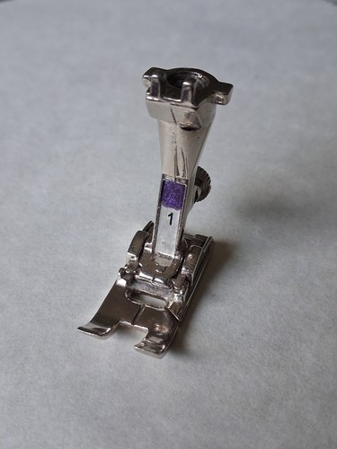 Bernina sewing machine - machine, foot