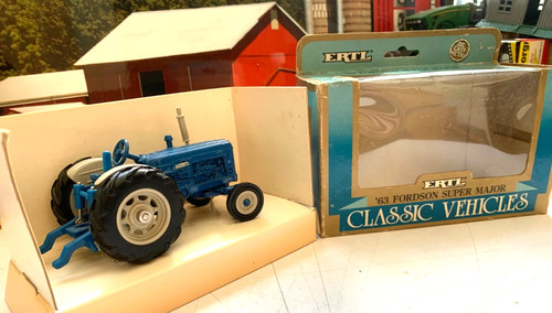 ERTL.BRITAINS.1:32.FARM.FORDSO