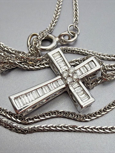 18ct white gold - 18ct, cut