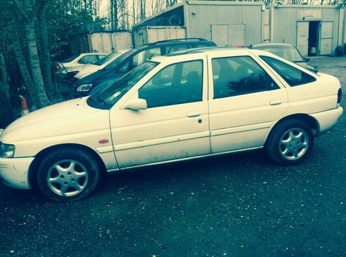 Breaking ford escort - breaking,