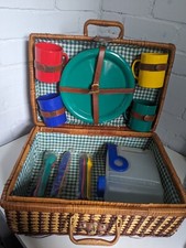 VINTAGE STURDY 4 PERSON