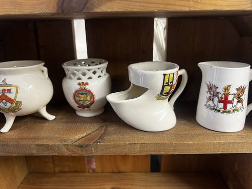Pieces crested china - 4, of