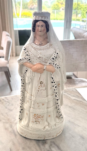 Staffordshire figure queen - staffordshire, of