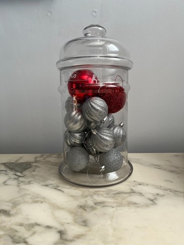 Apothecary jar with lid