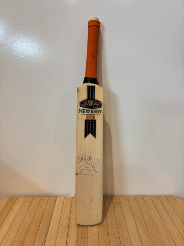 Newbery uzi mini cricket - uzi,