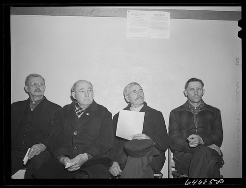Photo 1930s men - photo:1930s, waiting