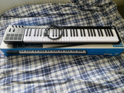 Alesis v61 mk1 keyboard - alesis, and