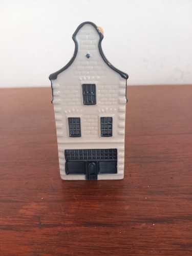 Delft blue white house - &,