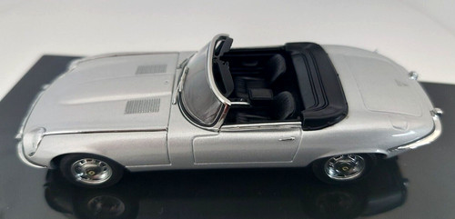 Scale jaguar type v12 - scale,