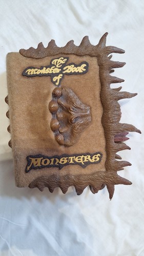 Harry potter the monster book - the,