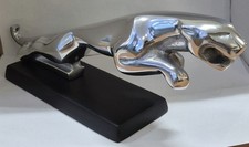 Jaguar on stand - Recycled Aluminium - length 30 cm - height 12 cm