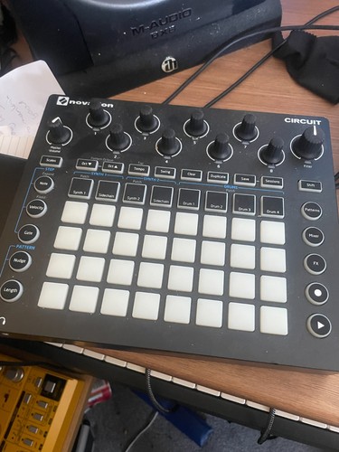 Novation circuit groovebox - novation,