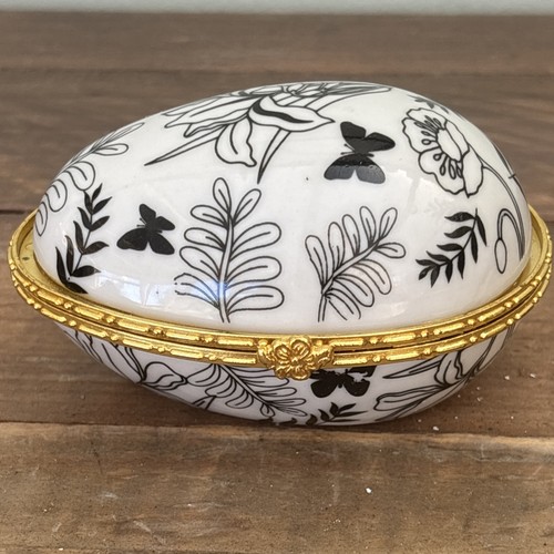 Regency floral butterfly - regency, &