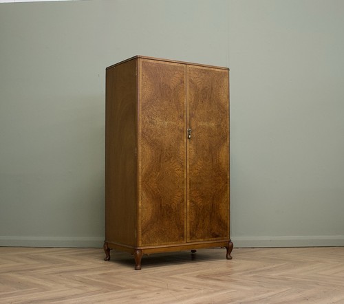 Walnut art deco compactum - art,