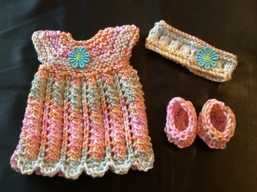 Hand knitted dolls clothes - , to