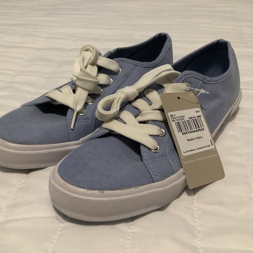 Light blue white canvas - light,