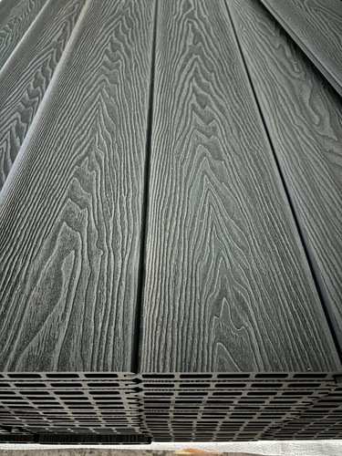 Black embossed tongue - black,