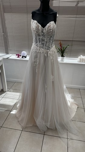 Brand new ivory - new, lace