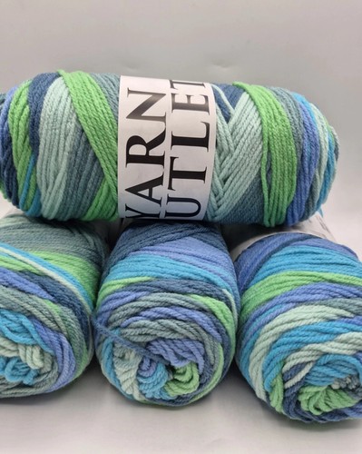 Bundles aran knitting - of,