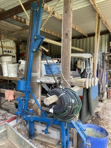 Parmiter post knocker used - post,