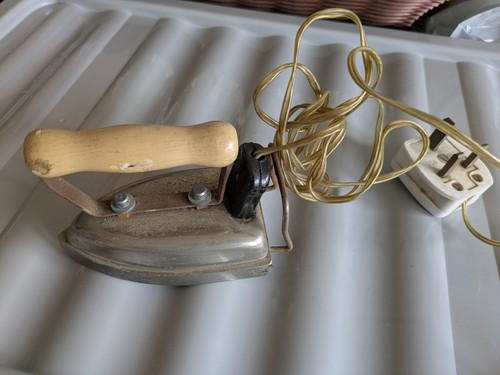 Small vintage electric - vintage, iron