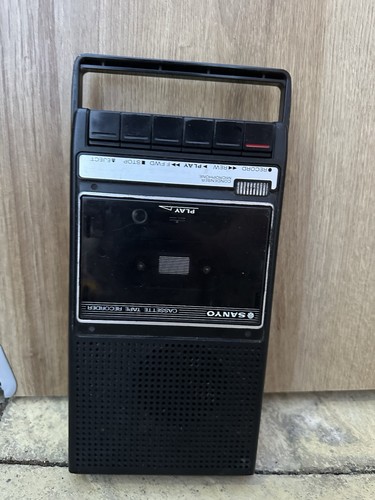 Vintage sanyo slim portable - 1,