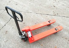 Hand pump pallet - hand,