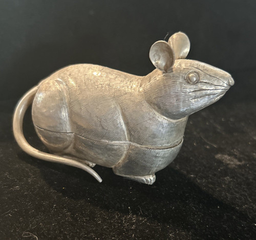 Antique rat snuff trinket - /,