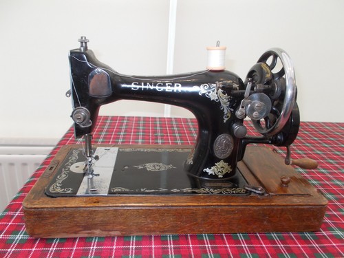 Antique 1910 size singer - 3/4,