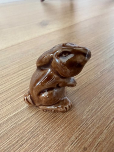 Wade whimsies brown sitting - wade,