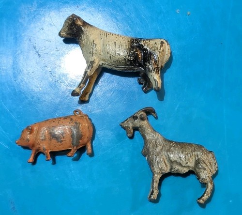 Two cast metal lead farm - two, "lead"