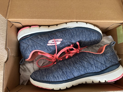 Sketchers size womens - 5,