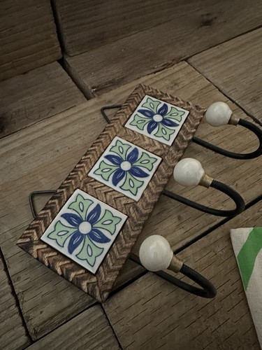 Mango wood wall - wall, hooks
