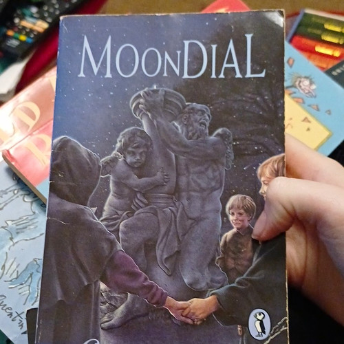 Puffin books moondial helen - books,