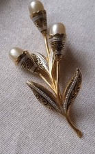 Vintage Brooch Toledo Damascene Leaf  Faux Pearl Goldtone Brooch 