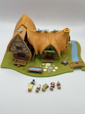 Disney 1995 - Polly Pocket - Snow White & The Seven Dwarfs Cottage - lights work