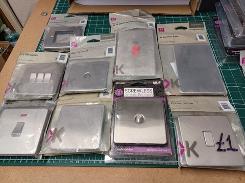 Job lot electrical switches - lot,
