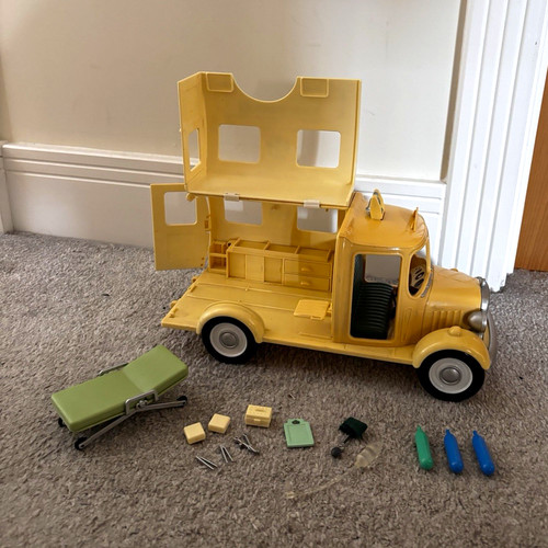 Sylvanian families ambulance - families,