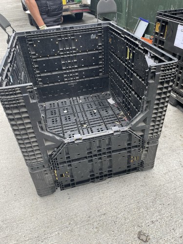 Plastic collapsible pallet - pallet, box