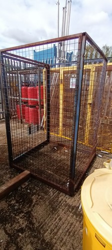 Lockable gas cylinder cage - lockable,