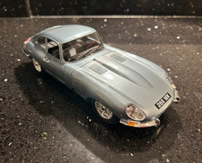 Jaguar E Type 1961 Bburago 1:18 Cabriolet Red 1:18 Diecast Model Car, Blue New B