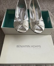 Benjamin Adams BNIB ivory Show