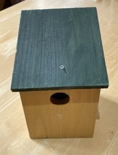 CHARMING RUSTIC BIRD HOUSE Nesting Feeder Rugged Outdoor Construction