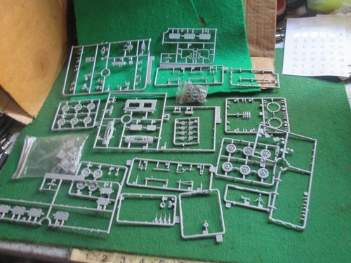 Assorted military vehicle kit - assorted,
