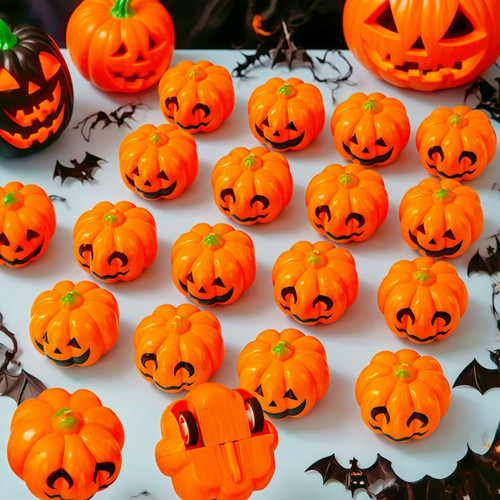 Cartoon pumpkin head pull back - pull,