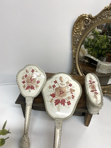 The regent vintage vanity - the,